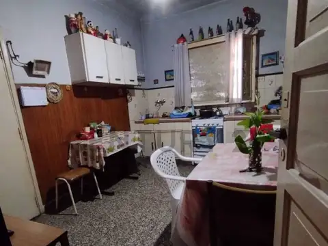 A. Dresco 100, Piso 0