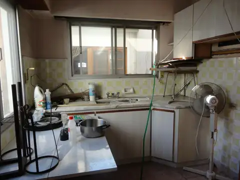 Propiedad Ideal 2 Familias  Casa + Dpto 3 Amb c/u