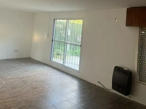 Casa en venta en San Antonio de Padua Sur. Muy buen estado.