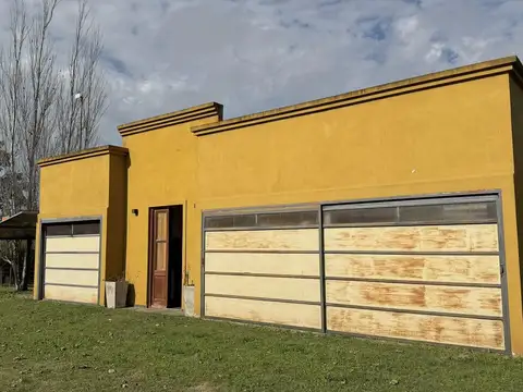 Quincho con vivienda de varios ambientes a terminar, lote 5.000