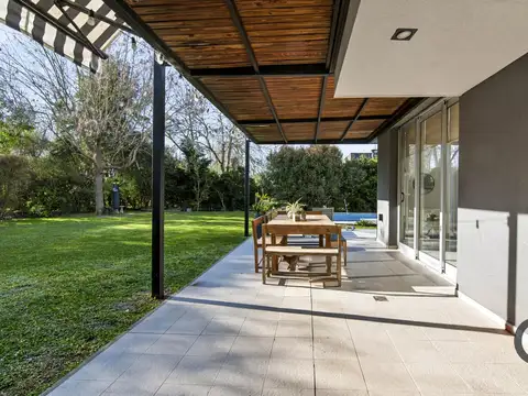 Casa en Venta con 4 cocheras
