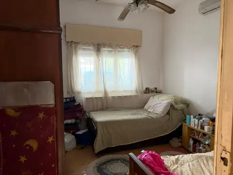 Casa 7 ambientes con 2 baños