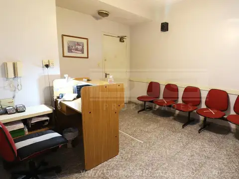 Av. Maipu al 3100 entre Roma y Borges