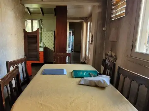 VENTA RAMOS MEJIA DOS CASAS MAS DEPOSITO EN FONDO