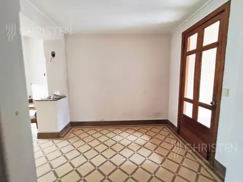 Casa 10 ambientes con 2 baños