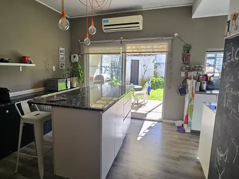 Casa en Venta con 2 cocheras