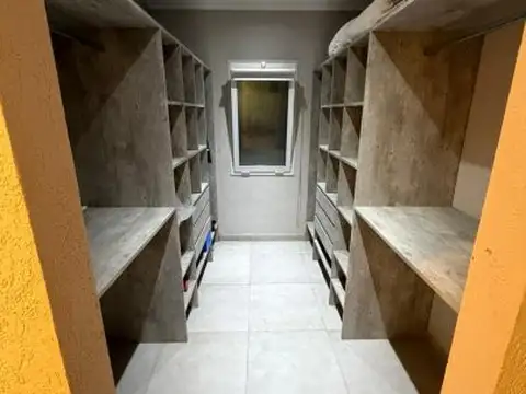 Casa de 4 ambientes con pileta en Escobar