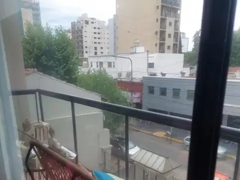 Piso de 4 ambientes con cochera en excelente ubicación