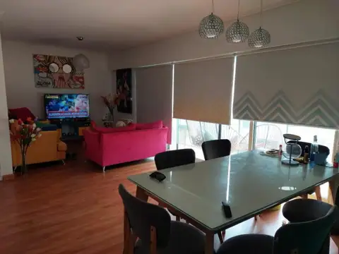 Piso de 4 ambientes con cochera en excelente ubicación