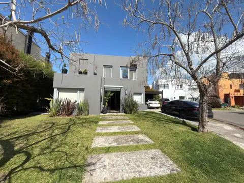 Casa 7 ambientes con 3 baños