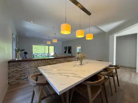 Casa en Venta con 4 cocheras