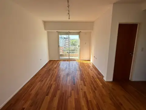 Venta Piso Único 3 Ambientes en Villa Ballester C/ Cochera, Balcón y Dos Patios