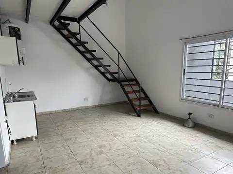 Depto Tipo Casa en Alquiler de 1 dormitorio