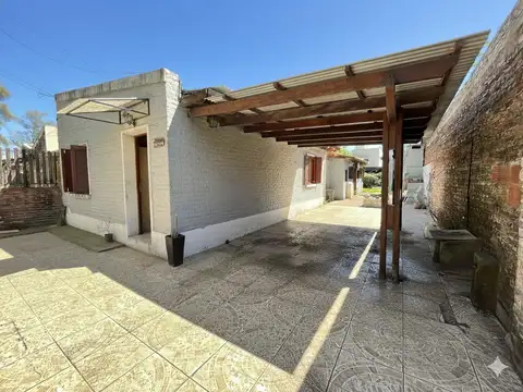 Casa 5 ambientes con 1 baño