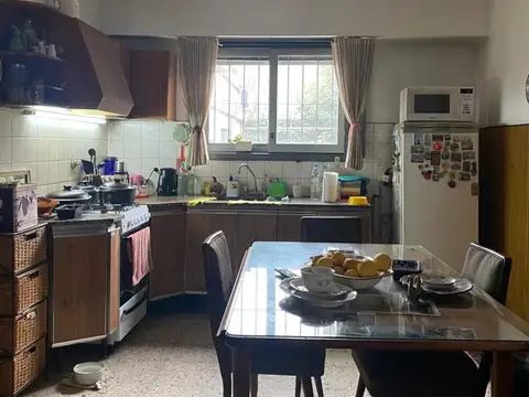 LOTE CONSTRUCTOR EN VENTA LA PLATA SOBRE AVENIDA