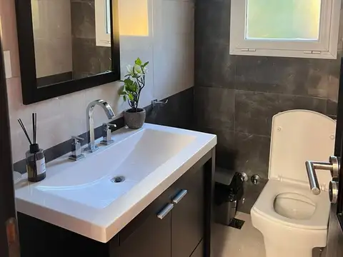 Casa 6 ambientes con 4 baños