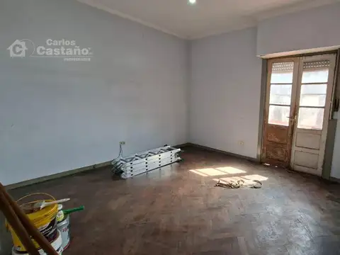 PH 3 Amb. al Contrafrente Para Refaccionar, 2 Patios Terrazas