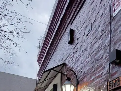 Casa  4 ambientes - Venta Castelar