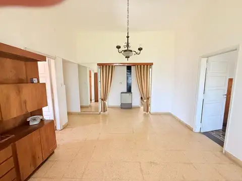 Casa 5 ambientes con 1 baño