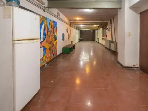 Oficina 14 ambientes con 12 baños