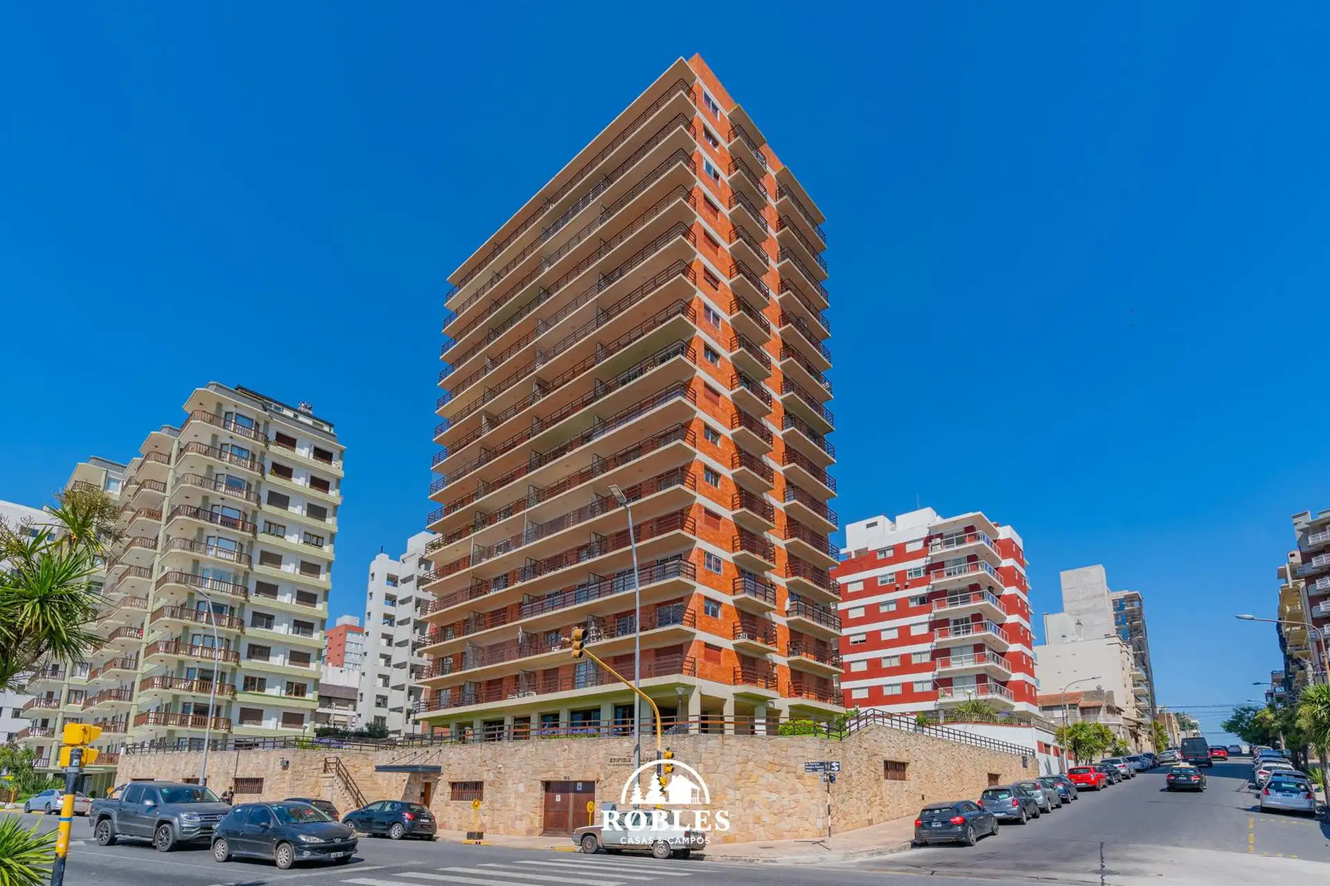Departamento frente al mar y las escalinatas de Playa Grande