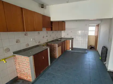 Casa 4 ambientes con 1 baño