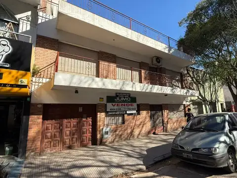 Rocamora 4200, Casa 4 ambientes, con cochera, balcón y terraza, Almagro Lote Propio