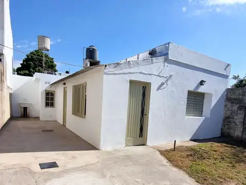 Casa en Alquiler en Villa Gobernador Galvez, $ 450.000