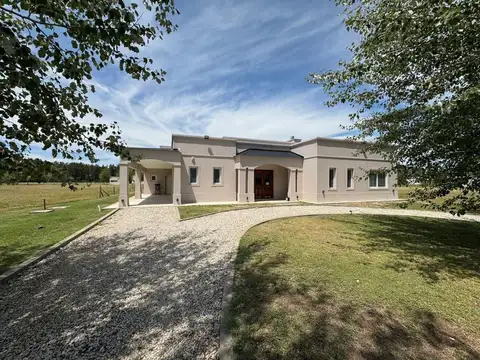 CASA EN ALQUILER AREA 60 6 AMB BARRIO LA ESCONDIDA