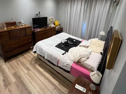 Casa en Alquiler con 2 cocheras