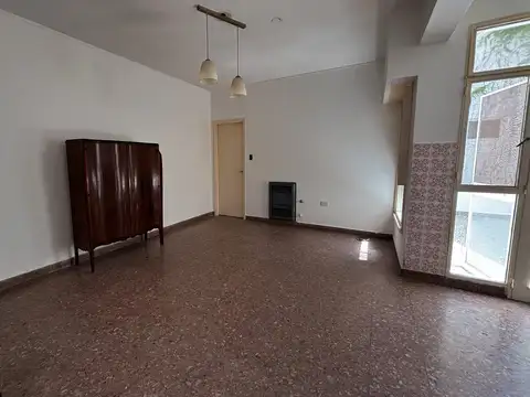 Casa PH en venta con cochera. La Plata