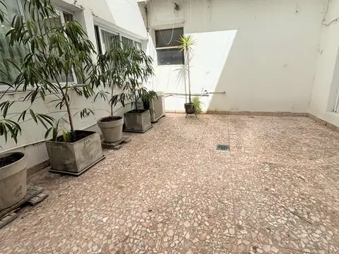 Casa PH en venta, con cochera. La Plata
