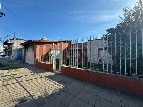 Casa en Venta en Isidro Casanova, USD 115.000