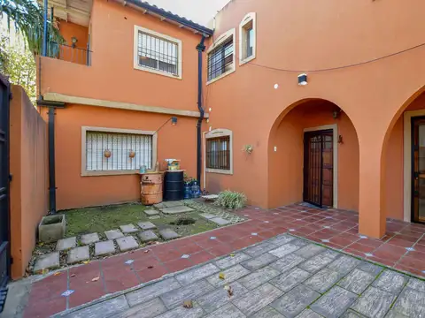 CASA EN VENTA QUILMES 4 DORMITORIOS