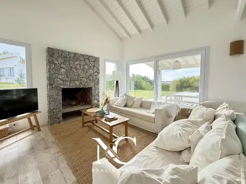 Casa 4 ambientes con 2 baños