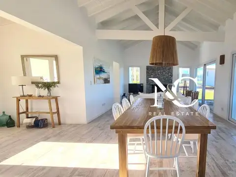 Casa en venta en Costa Esmeralda californiana con doble lote