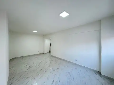 Amplio 4 ambientes con dependencia - Reciclado a Nuevo