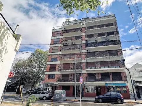 3 AMBIENTES AL FRENTE CON BALCON