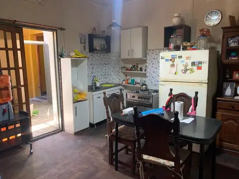 CASA MULTIFAMILIAR EN VENTA EN MATANZA C/LOCAL