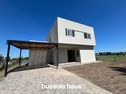 Casa en venta 3 dormitorios al lago en el Canton Islas Escobar
