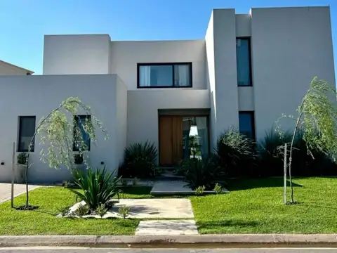 Casa en Alquiler Temporal en Villanueva, USD 5.500
