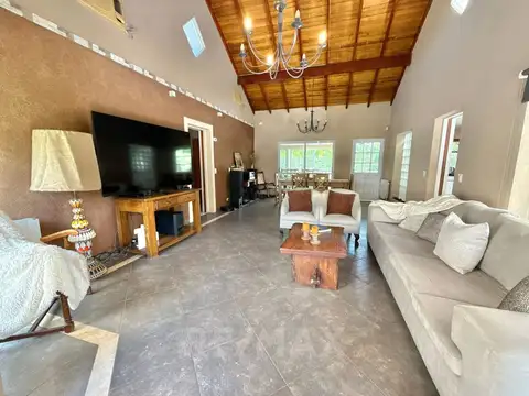 Casa en Venta con 2 cocheras