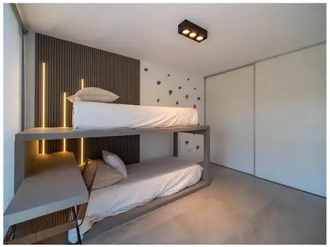 Casa en Alquiler con 1 cochera