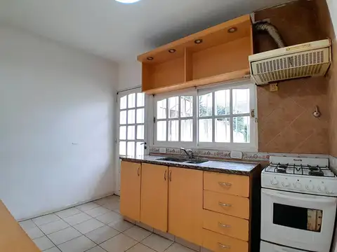Casa en venta, 2 dormitorios en San Miguel, con jardín