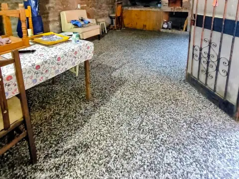 Casa 6 ambientes con 2 baños