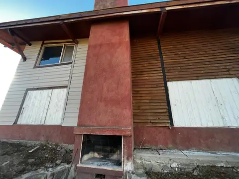 VENTA. CASA. MAGNIFICO TERRENO. VISTA A LA SIERRAS. B° SANTA MONICA. CÓD (1316)