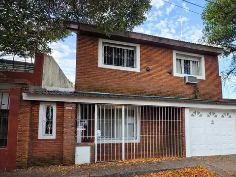 Casa 5 ambientes con 3 baños