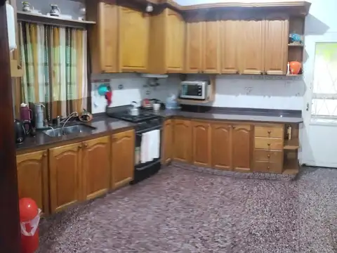 Depto Tipo Casa en Alquiler con 1 cocheras