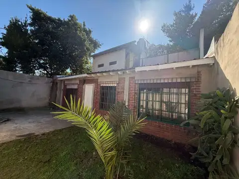 VENTA 2 CASAS 5 AMBIENTES EN VILLA LUZURIAGA
