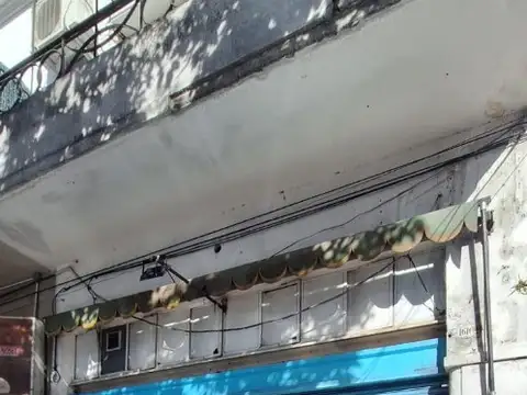 FLORESTA.AV.SEGUROLA 1600. LOCAL 32 M2.CON GAS!!! IDEAL GASTRONOMIA. 2 VIDRIERAS DE BLINDEX 